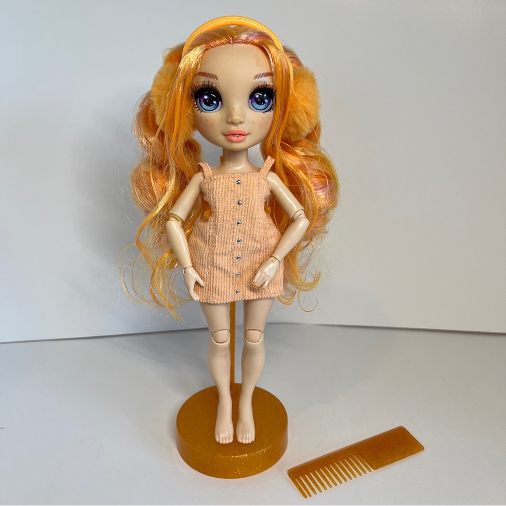 Rainbow High Winter Break Poppy Rowan Orange Fashion Doll Display Stand Toy
